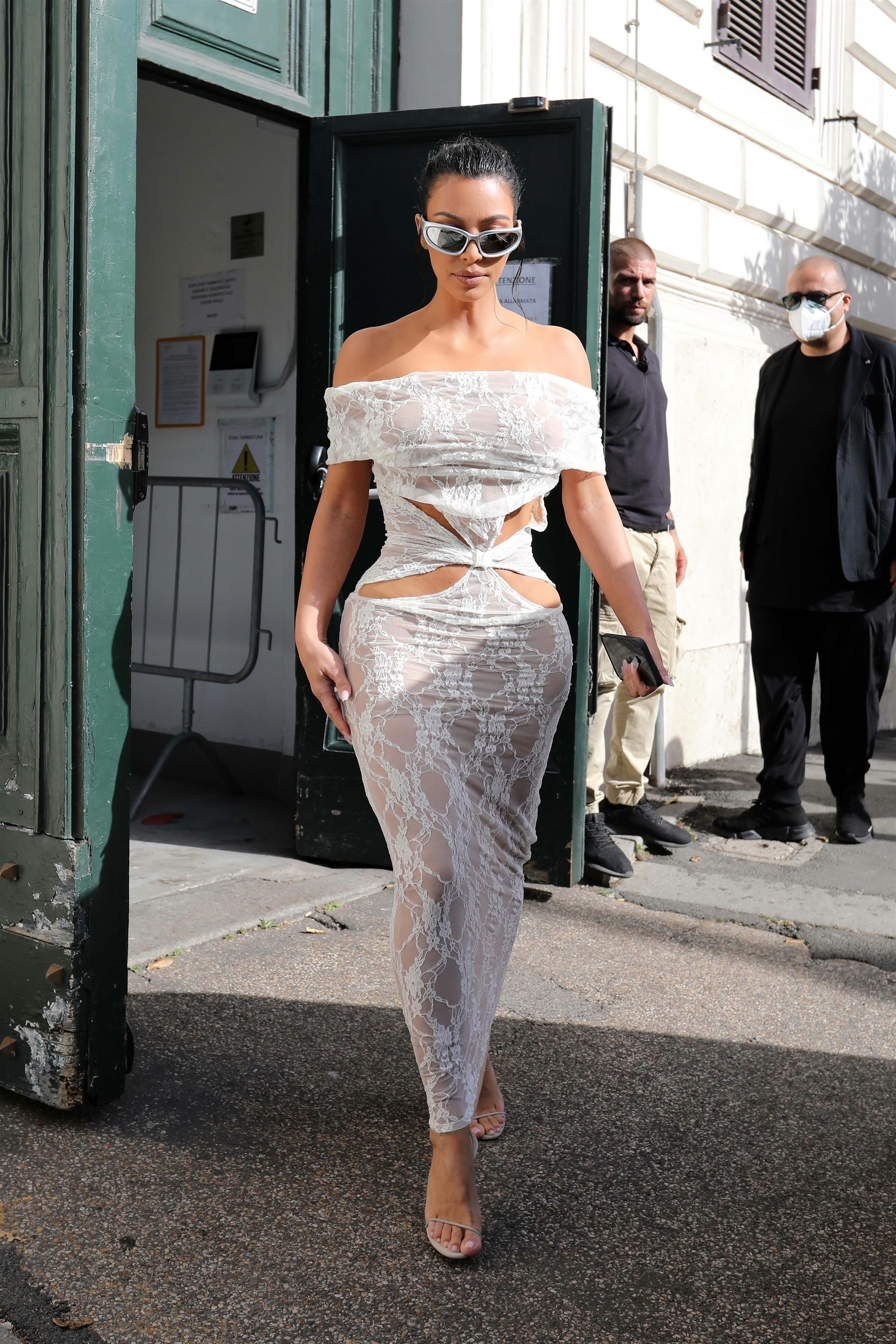  Kim Kardashian White Lace Dress